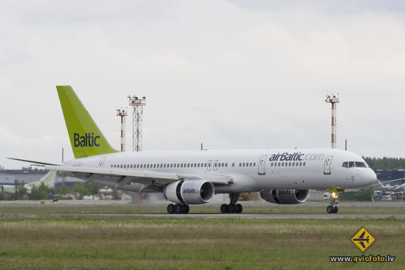 Boeing 757-256