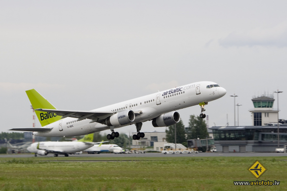 Boeing 757-256