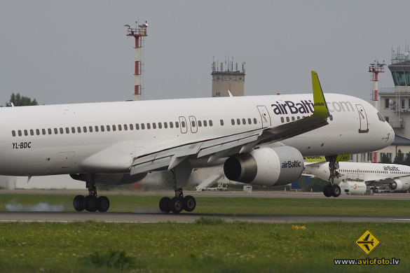 Boeing 757-256