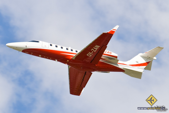 Learjet 40