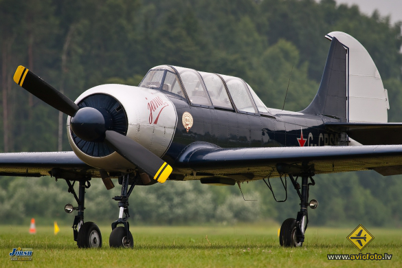 Yakovlev Yak-52