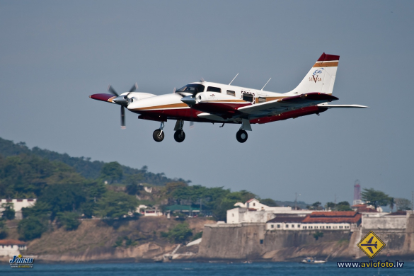 Piper PA-34-220T Seneca V