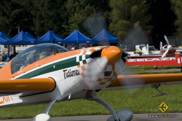Extra EA-300L