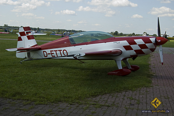 Extra EA-300L