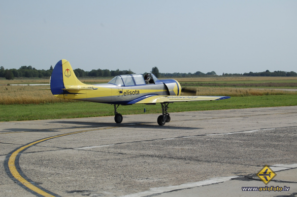 Yakovlev Yak-52