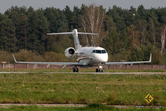 Bombardier Challenger 300 (BD-100-1A10)