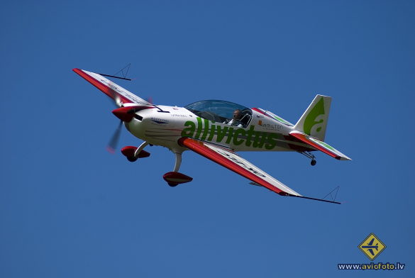 Extra EA-300L