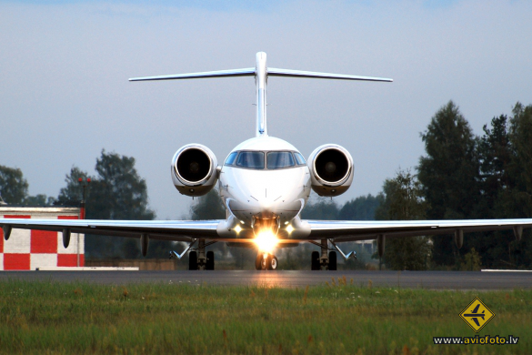 Bombardier Challenger 300 (BD-100-1A10)