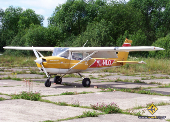 Reims F150J