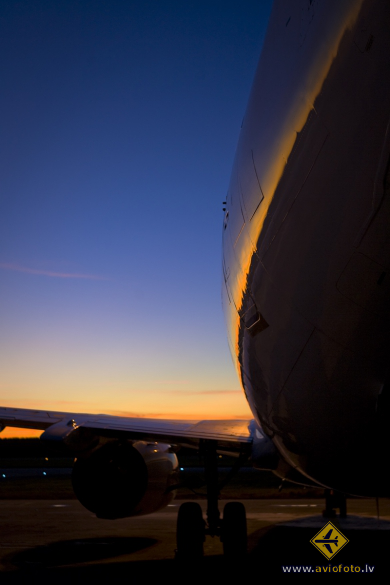 Boeing 737-31S