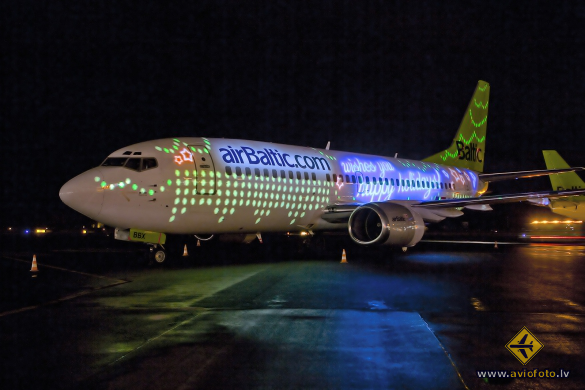 Boeing 737-36Q