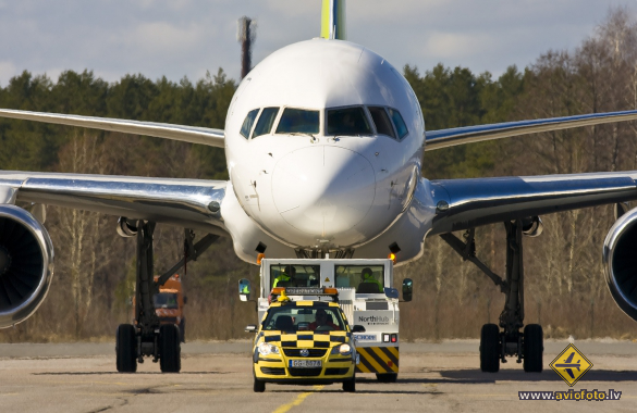 Boeing 757-256