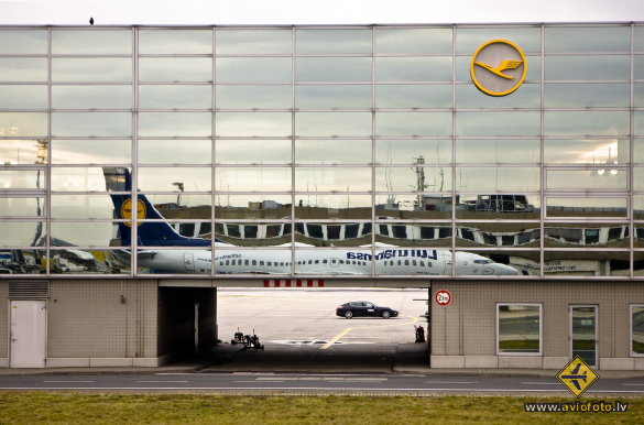 Boeing 737-530