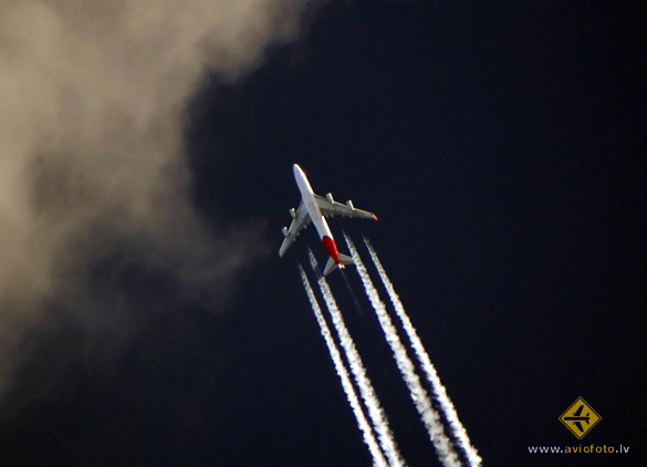Boeing 747-438