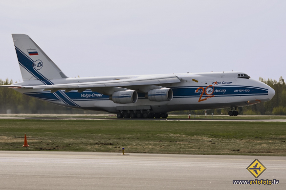 Antonov An-124-100 Ruslan
