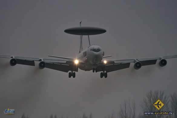 Boeing E-3A Sentry (707-300)