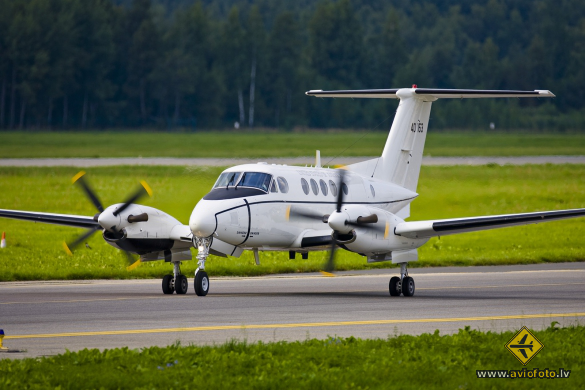 Beech C-12U Huron (B200C)
