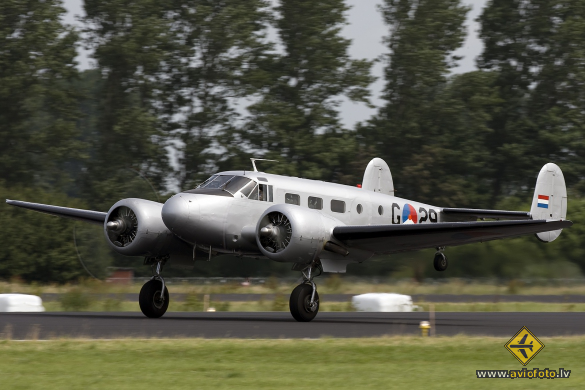 Beech D18S