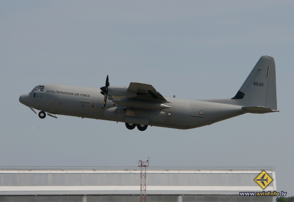 Lockheed Martin C-130J-30 Hercules (L-382)