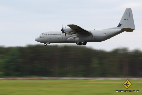 Lockheed Martin C-130J-30 Hercules (L-382)