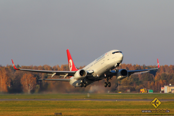 Boeing 737-8F2