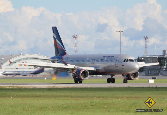 Airbus A320-214