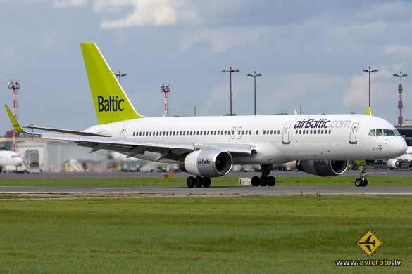 Boeing 757-256