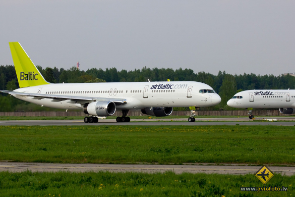 Boeing 757-256