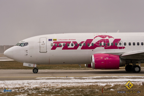 Boeing 737-35B