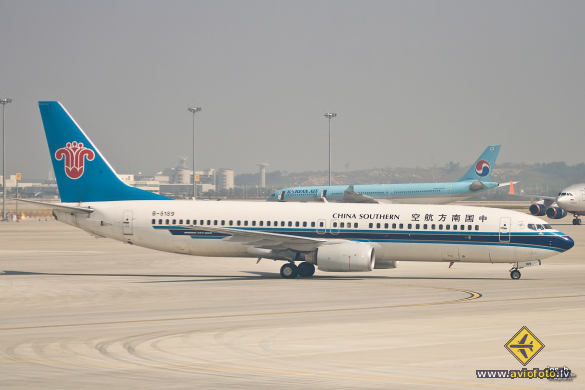 Boeing 737-81B