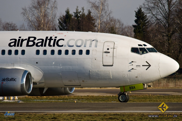 Boeing 737-505
