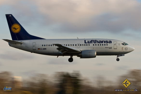 Boeing 737-530