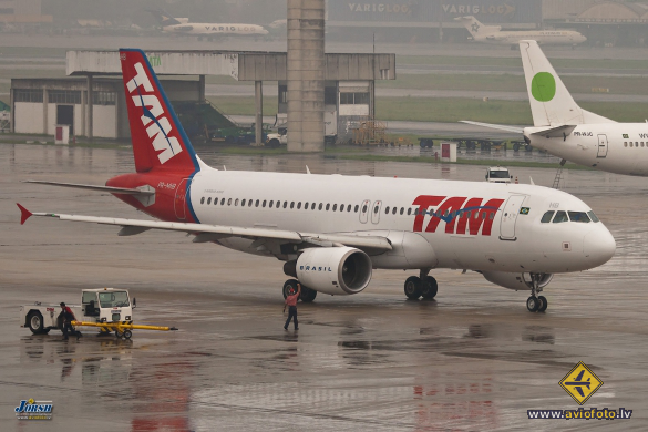 Airbus A320-214
