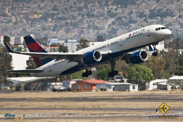 Boeing 757-2Q8
