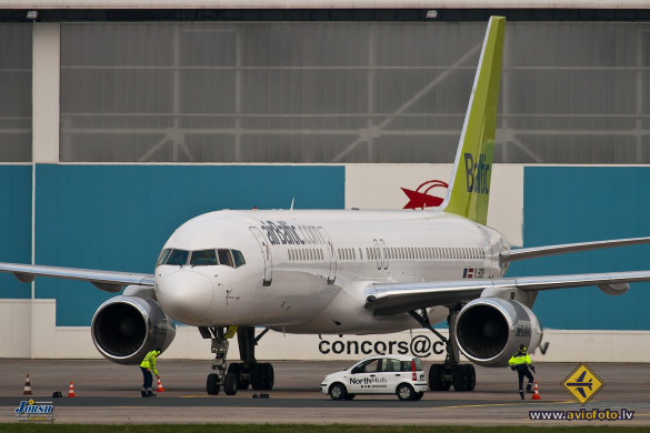 Boeing 757-256