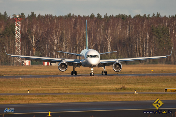 Boeing 757-256