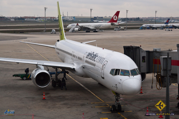 Boeing 757-256