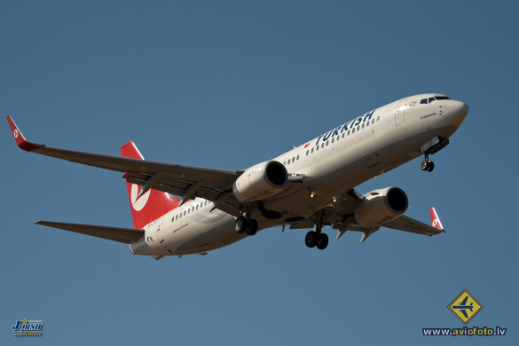 Boeing 737-8F2