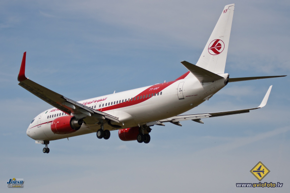 Boeing 737-8D6