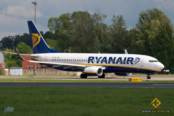 Boeing 737-8AS