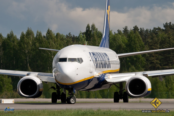 Boeing 737-8AS