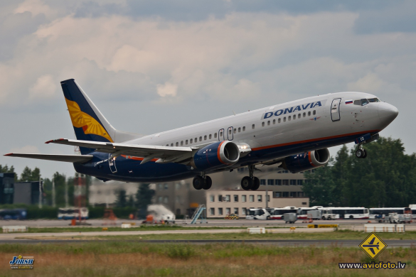 Boeing 737-43Q
