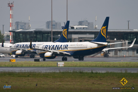 Boeing 737-8AS