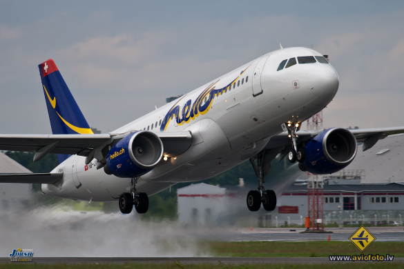 Airbus A320-214