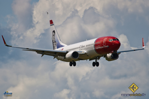 Boeing 737-8JP