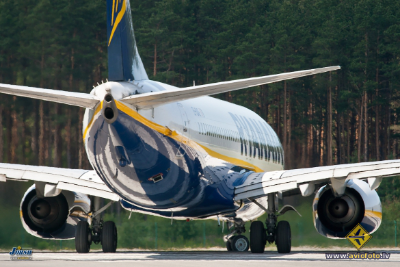Boeing 737-8AS
