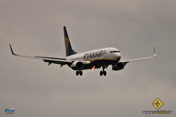 Boeing 737-8AS