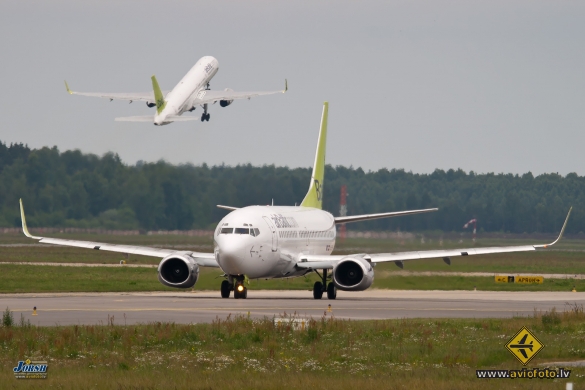 Boeing 737-33V