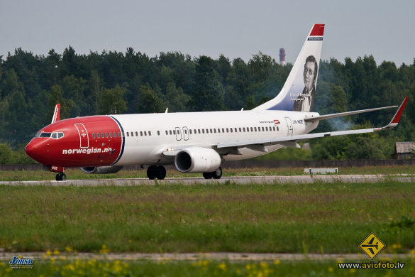 Boeing 737-8Q8