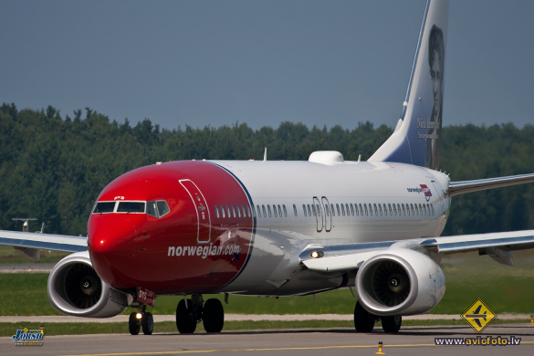 Boeing 737-8JP